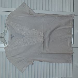 Laura Scott white tshirt